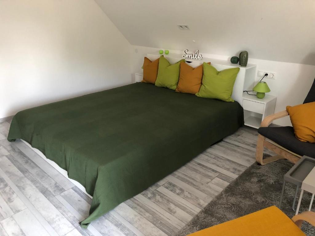 Postel nebo postele na pokoji v ubytování Dominik Apartmanház