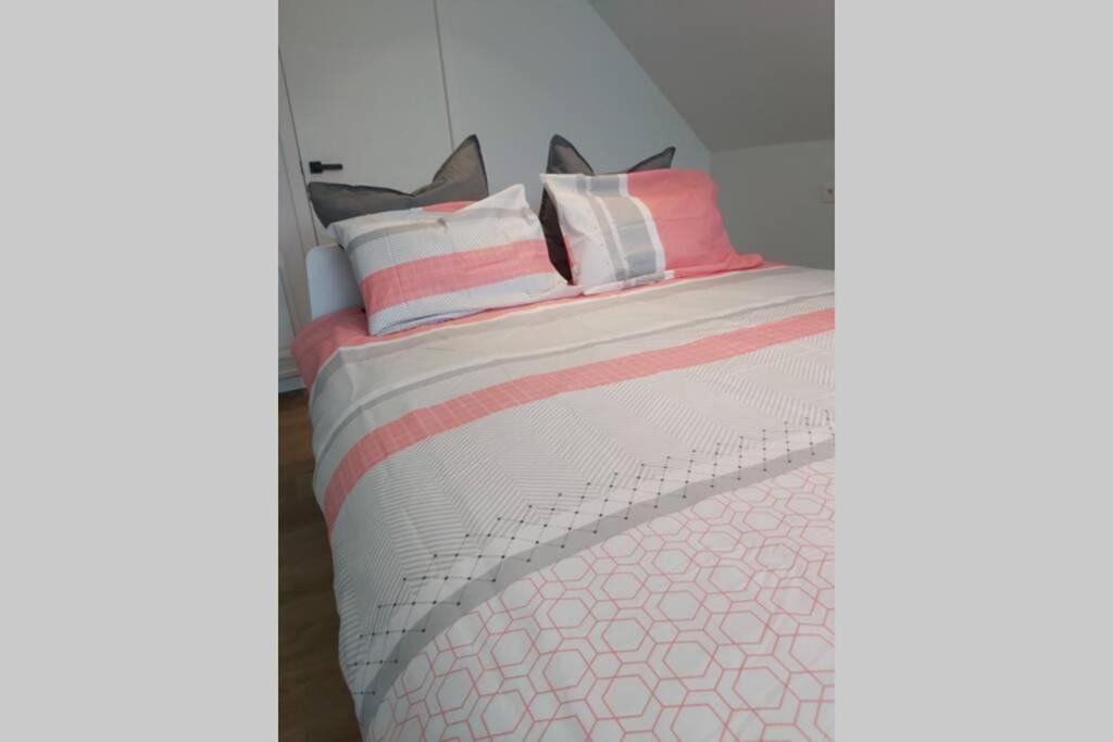 Postel nebo postele na pokoji v ubytování Vakantiewoning Hélence