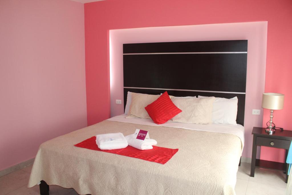 Un pat sau paturi într-o cameră la Hotel Boutique La Orquidea
