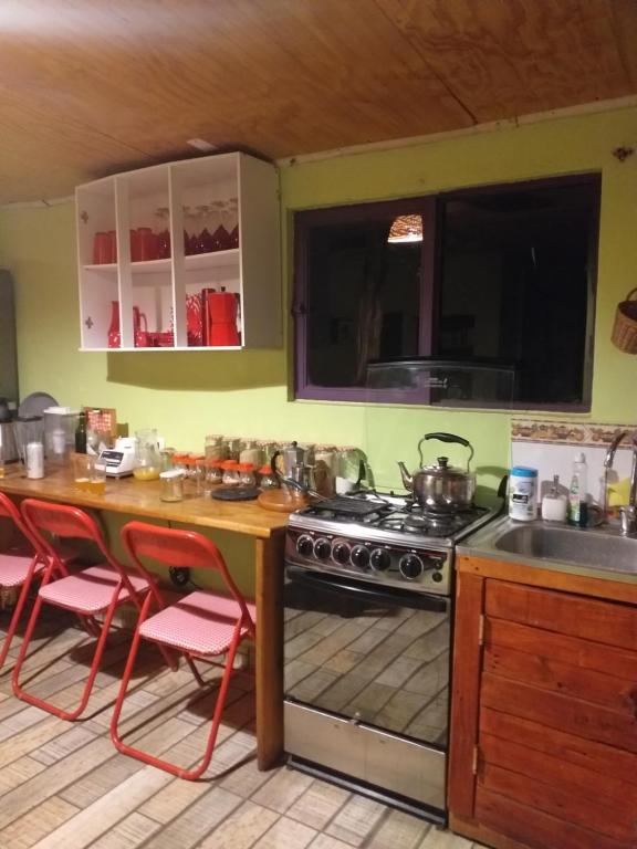 Kuchyň nebo kuchyňský kout v ubytování Hostal Ayni