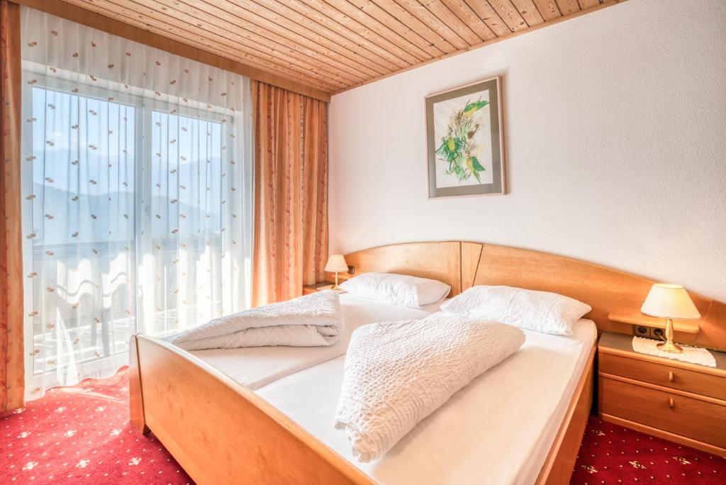 Postel nebo postele na pokoji v ubytování Pension Weirather
