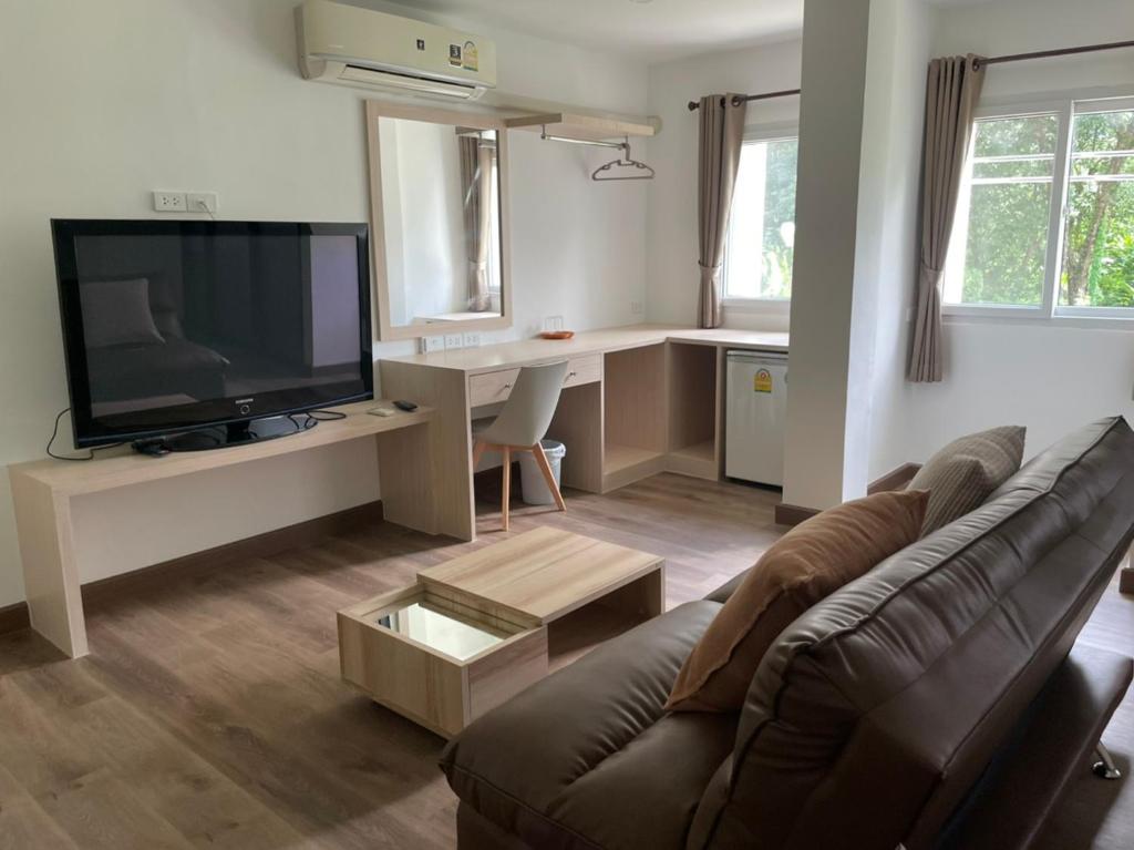 TV a/nebo společenská místnost v ubytování Pimann Place Hotel