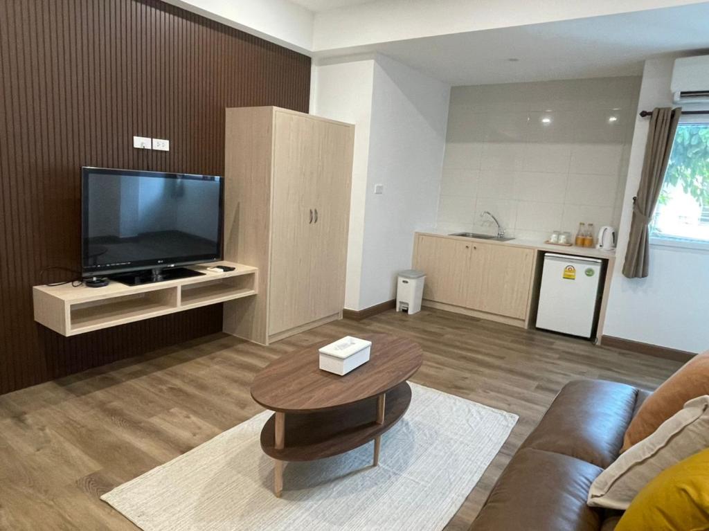 TV a/nebo společenská místnost v ubytování Pimann Place Hotel