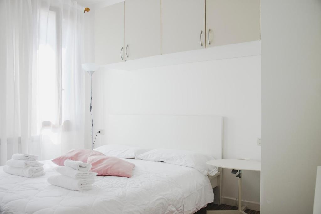 A bed or beds in a room at Ca Giardini Apartments in Biennale by Bricola Apartments