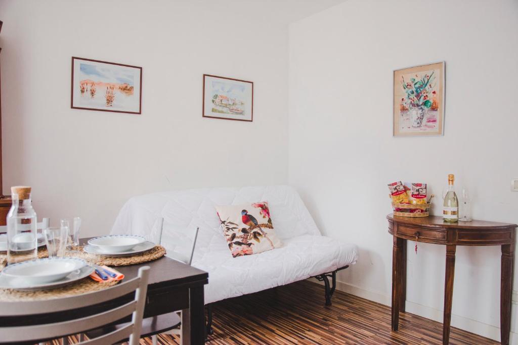 A seating area at Ca Giardini Apartments in Biennale by Bricola Apartments