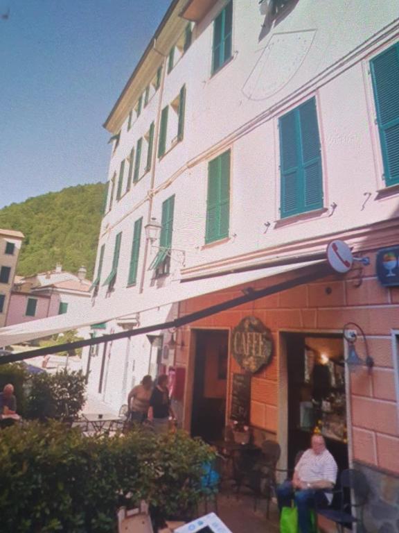 Central Executive Flat in Varese Ligure - Two-Bedroom Apartment
