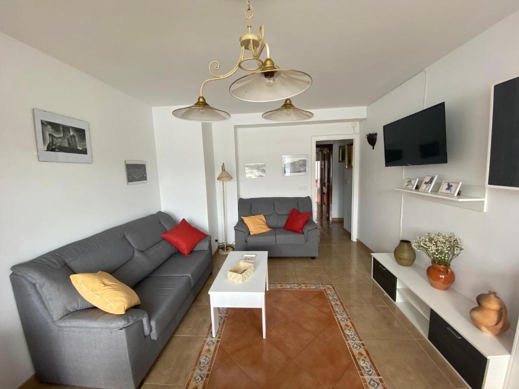 Televízia a/alebo spoločenská miestnosť v ubytovaní Apartamento céntrico con vistas y cerca de playa