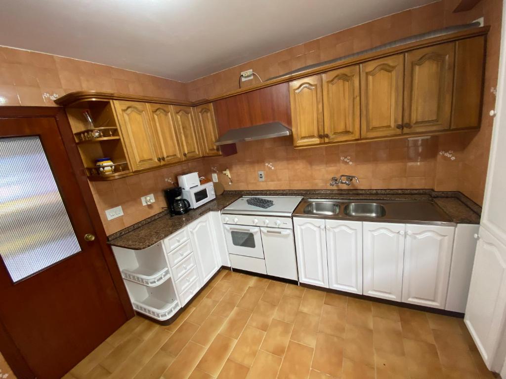 Kuchyňa alebo kuchynka v ubytovaní Apartamento céntrico con vistas y cerca de playa