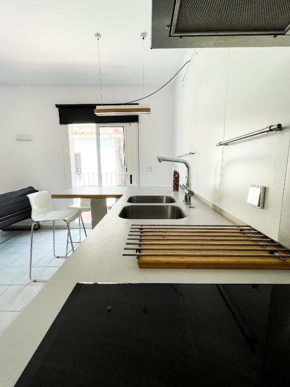 Kuchyňa alebo kuchynka v ubytovaní Tossa Center Attic & Terrace
