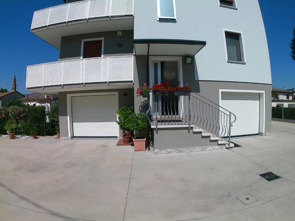 The building in which the holiday home is located