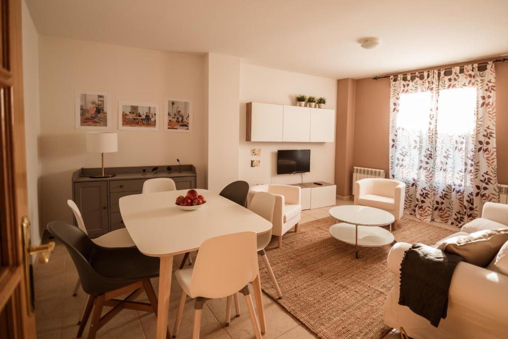 Televízia a/alebo spoločenská miestnosť v ubytovaní Vivienda Tremedal