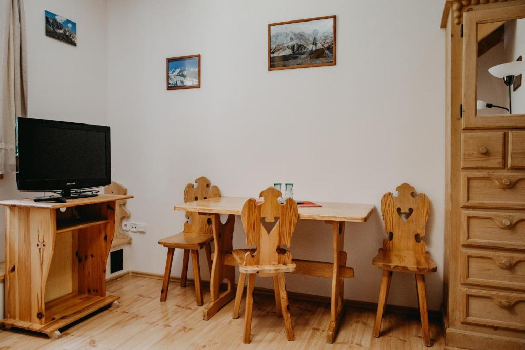TV a/nebo společenská místnost v ubytování Penzion Sindlovec