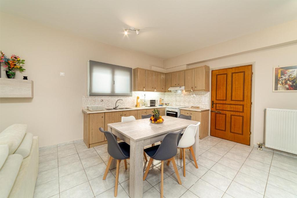 Kuchnia lub aneks kuchenny w obiekcie Artemis apartment
