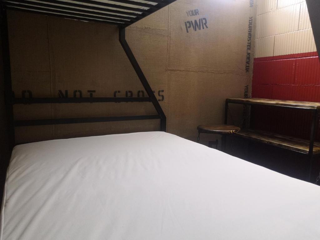 Postel nebo postele na pokoji v ubytování Hostel Prison