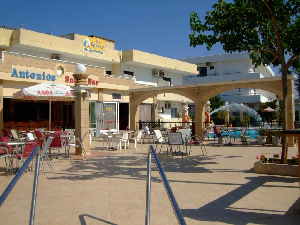 The swimming pool at or close to Antonios Hotel