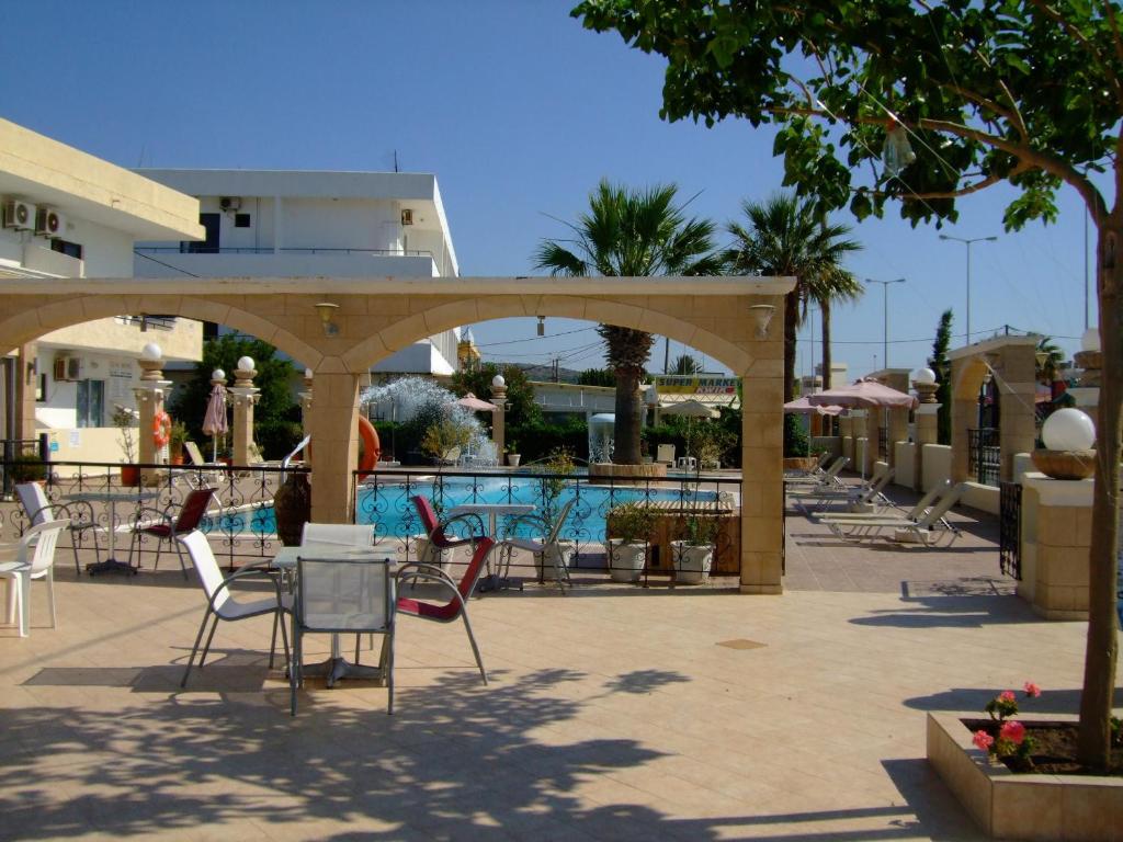 The swimming pool at or close to Antonios Hotel
