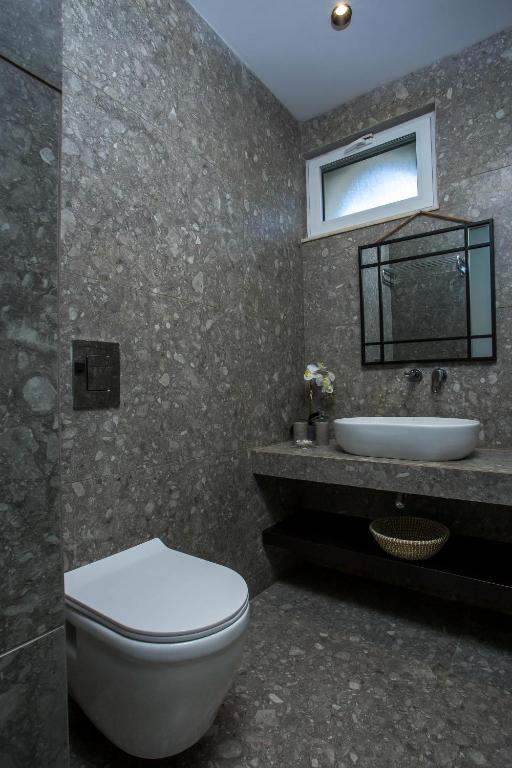 Dias Studios & Suites - 14