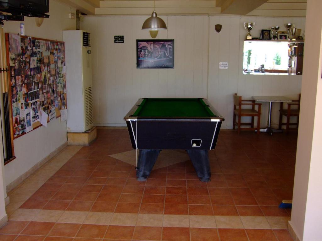 Antonios Hotel biliárdasztala