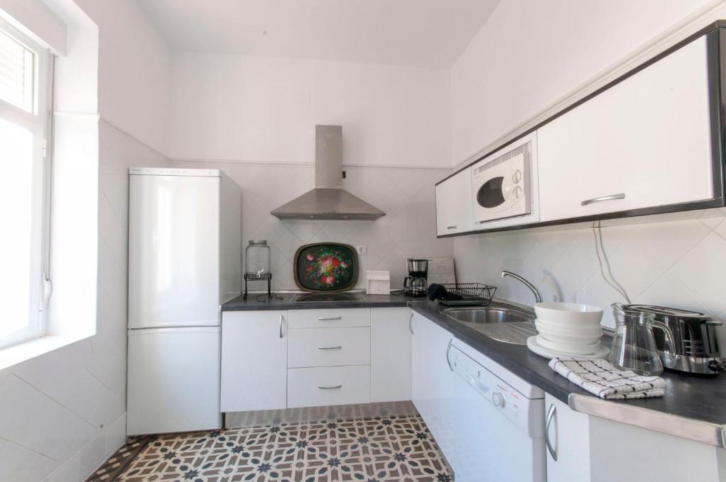 A kitchen or kitchenette at Casa Rural La Rosaleda de Pajares