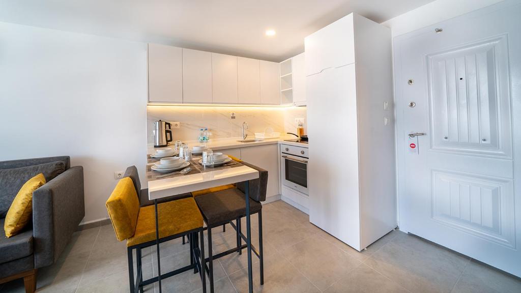 Midpoint Suites - Apartment