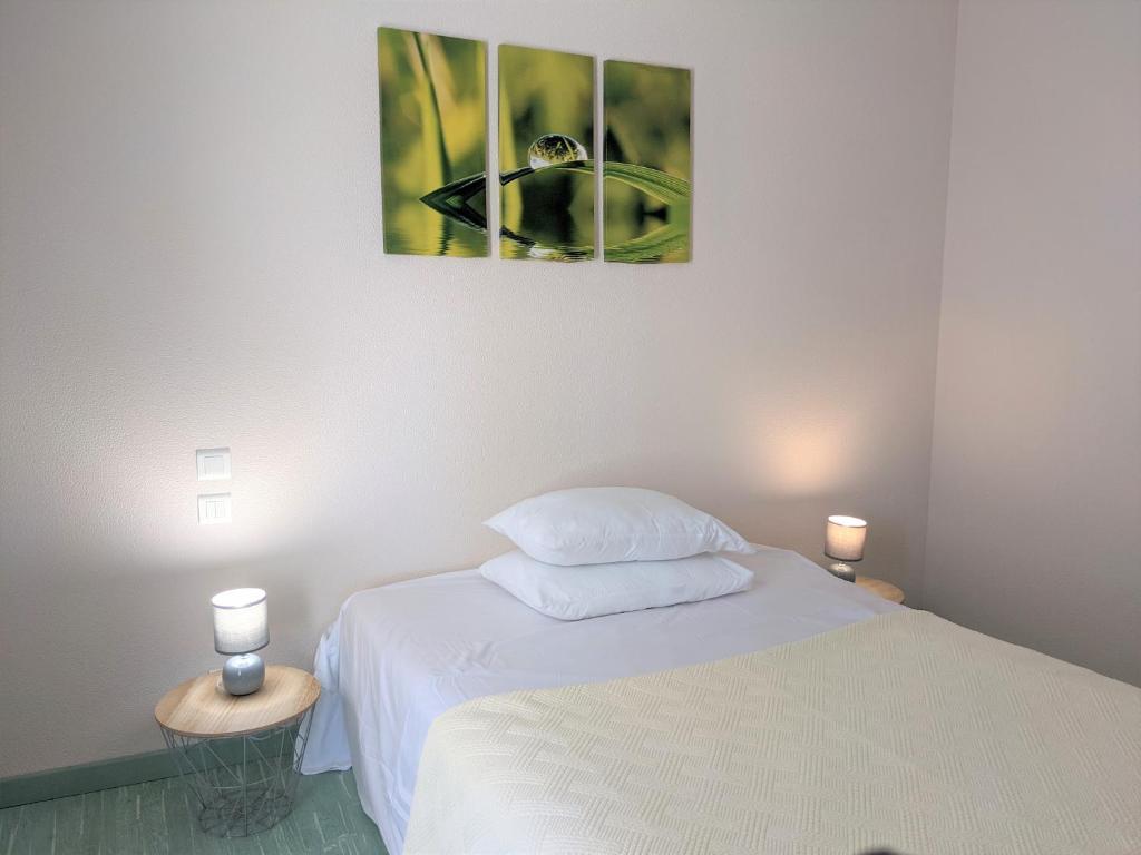 A bed or beds in a room at Auberge du Poids Public Logis Hotel