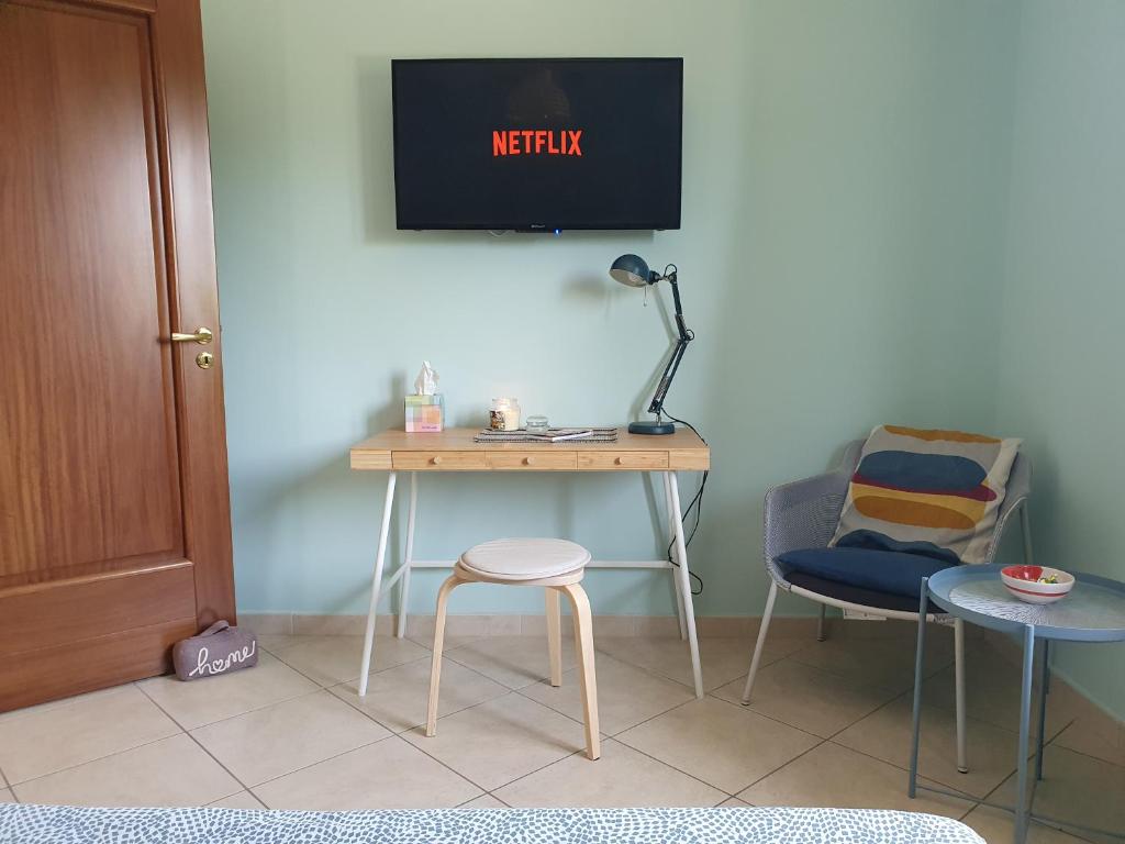 A television and/or entertainment centre at Home 123
