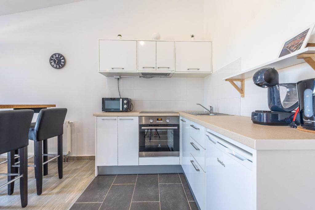 Kuchyň nebo kuchyňský kout v ubytování Apartman Luka