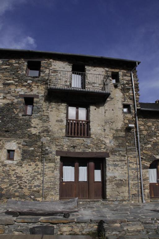 Edificio en el que se encuentra el hostal o pensión