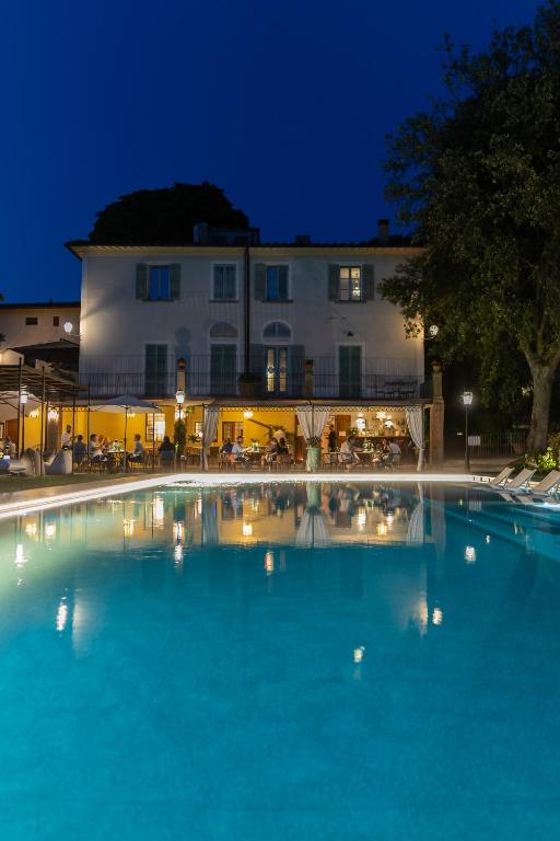 Bazén v ubytování Borgo I Vicelli Adults Only Relais nebo v jeho okolí