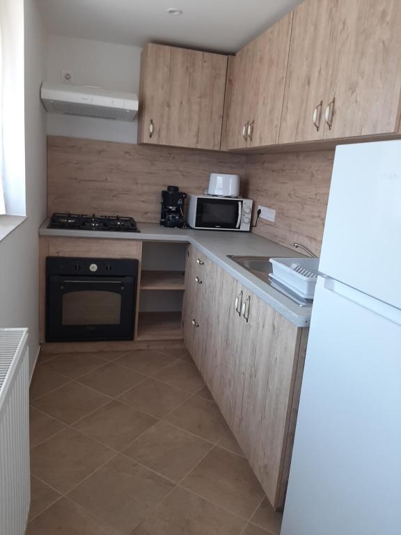 Kuchyňa alebo kuchynka v ubytovaní Hódvár Apartman