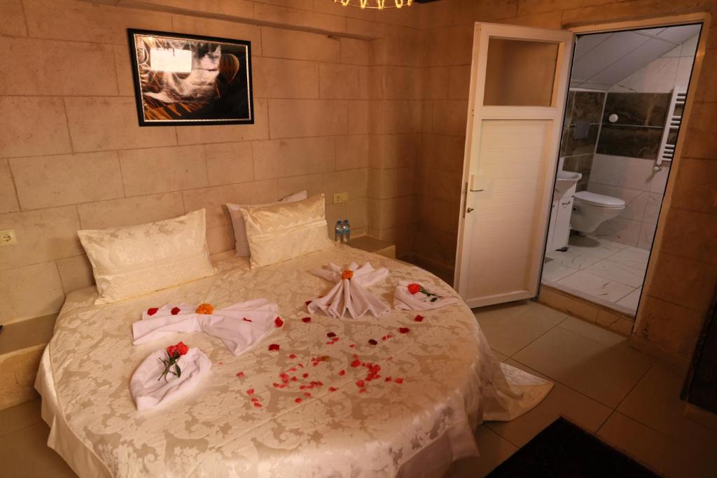 Epoch Stone House - 9