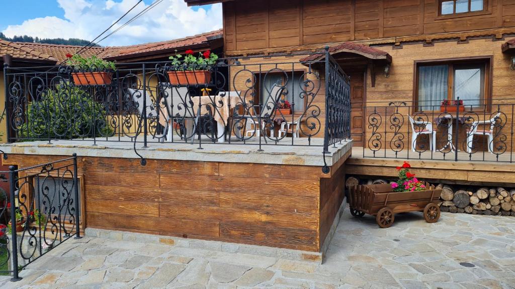 Balkón nebo terasa v ubytování Guest House Zlatniyat Telets