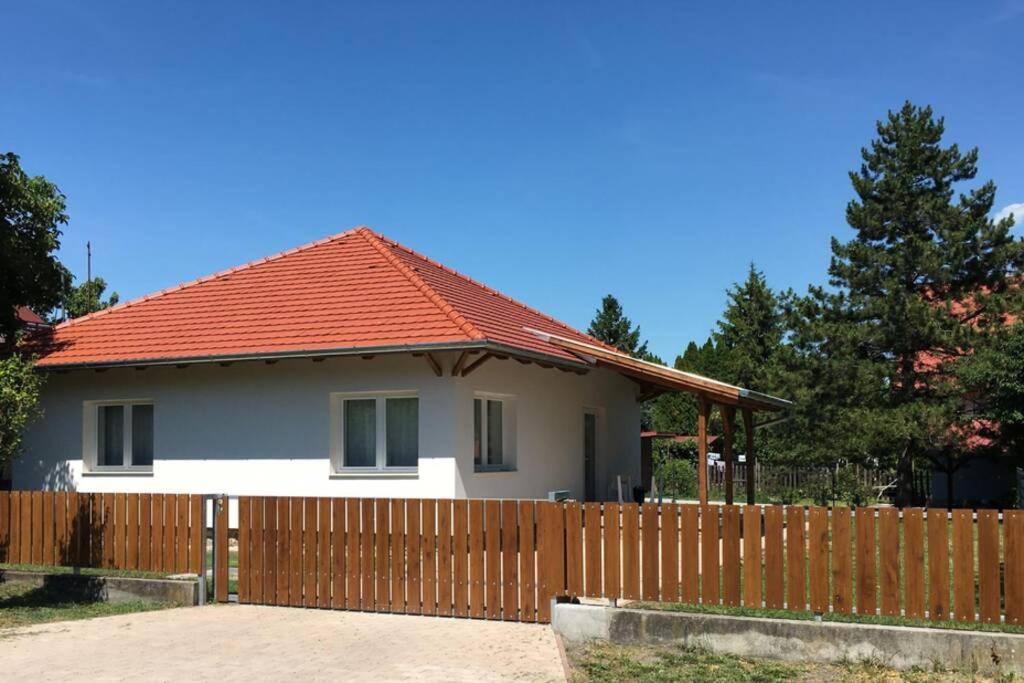 Budova, v ktorej sa dovolenkový dom nachádza