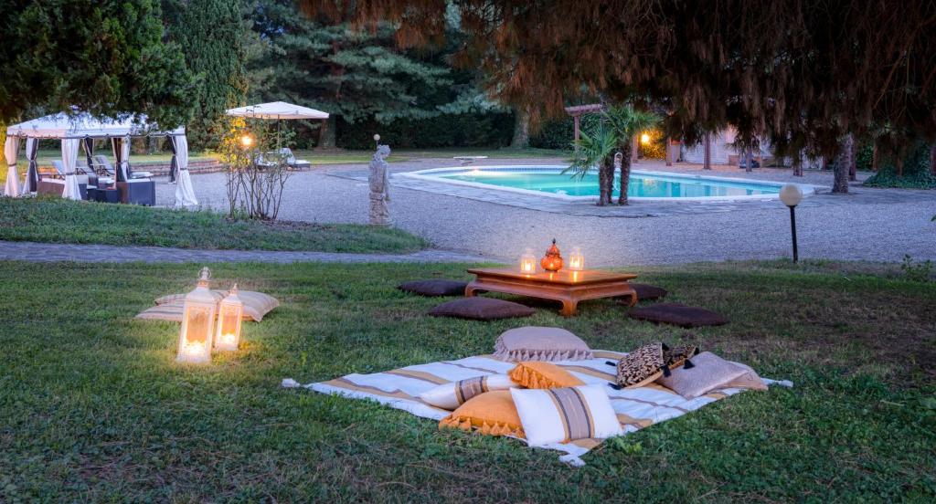The swimming pool at or close to Palazzo Cavagna Sangiuliani