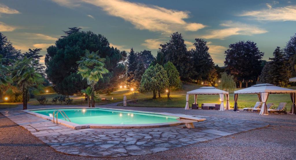 The swimming pool at or close to Palazzo Cavagna Sangiuliani