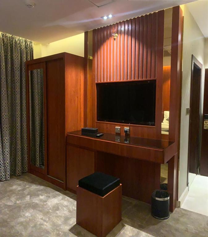 Cladium Hotel - Deluxe King Room