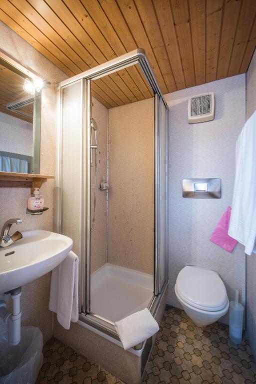 Bagno di Hotel Tell and Apartments
