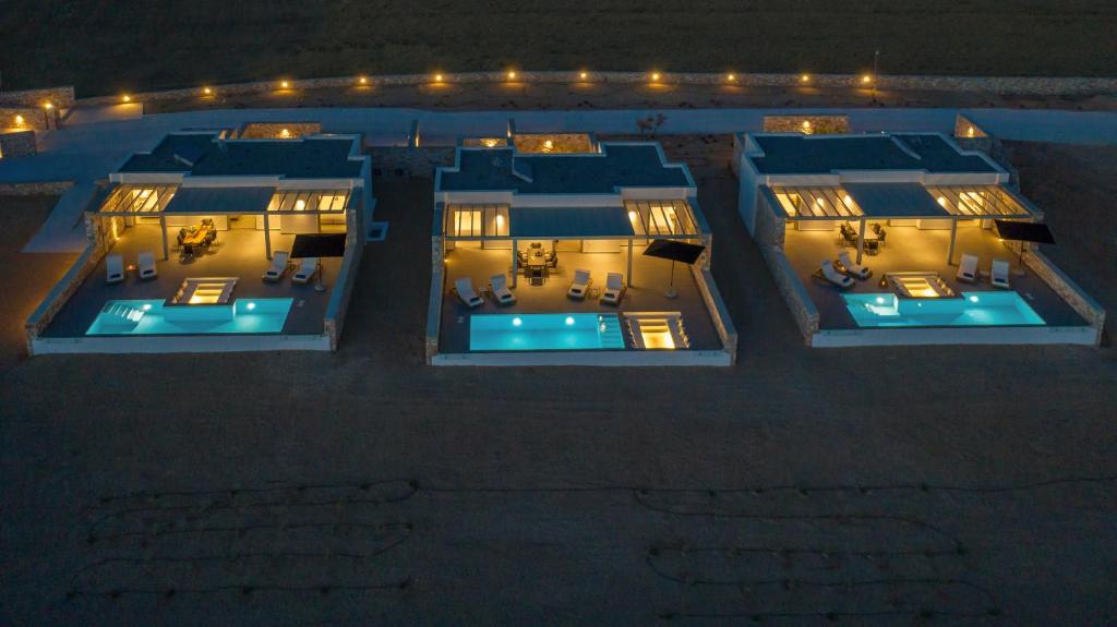 Bazén v ubytování T7 LUXURY VILLAS PAROS nebo v jeho okolí