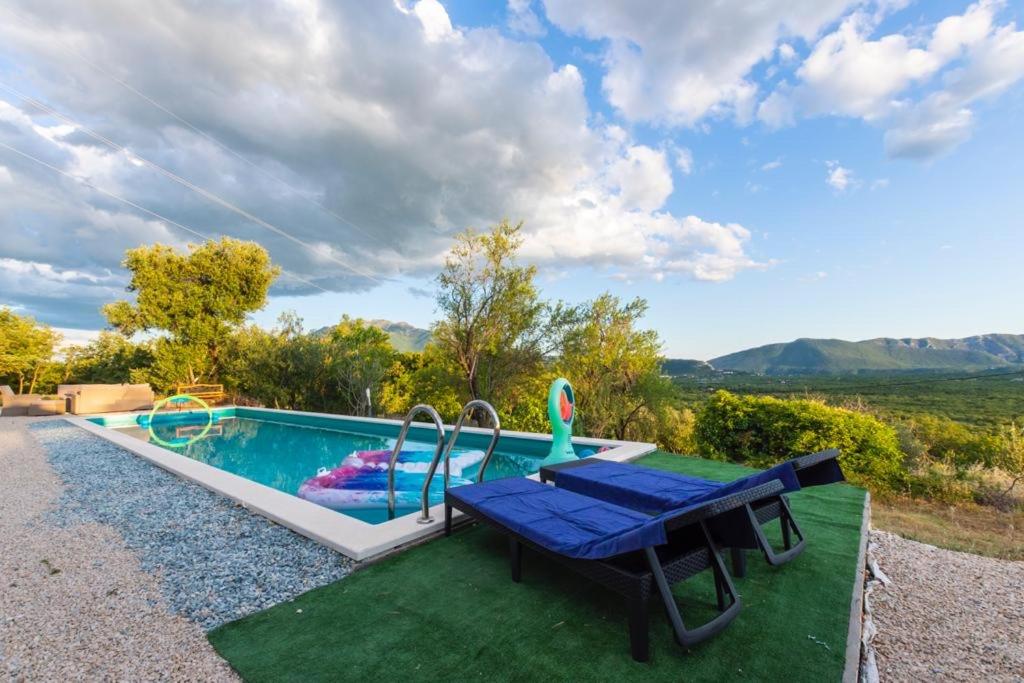 Bazén v ubytovaní La Finca OliveTree alebo v jeho blízkosti