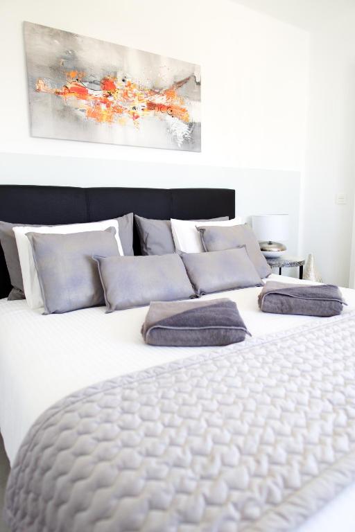 Posteľ alebo postele v izbe v ubytovaní Apartment El Sueño - GREAT SEA VIEWS - infinity POOL - free Wifi- smart TV-Residence Senator