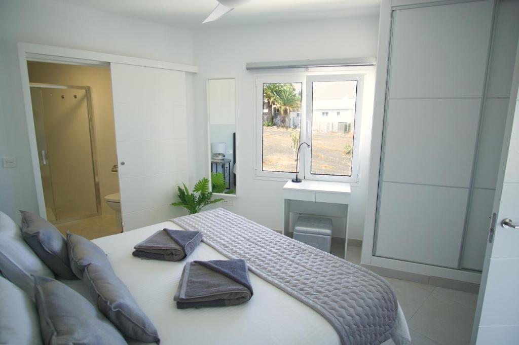 Posteľ alebo postele v izbe v ubytovaní Apartment El Sueño - GREAT SEA VIEWS - infinity POOL - free Wifi- smart TV-Residence Senator