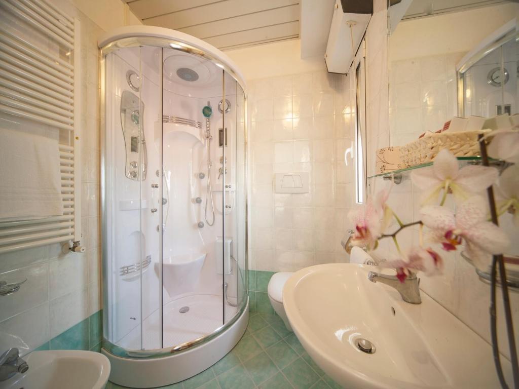 Koupelna v ubytování Hotel Manola