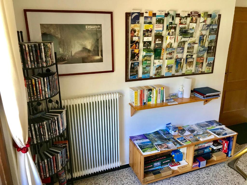 Knihovna v apartmánu