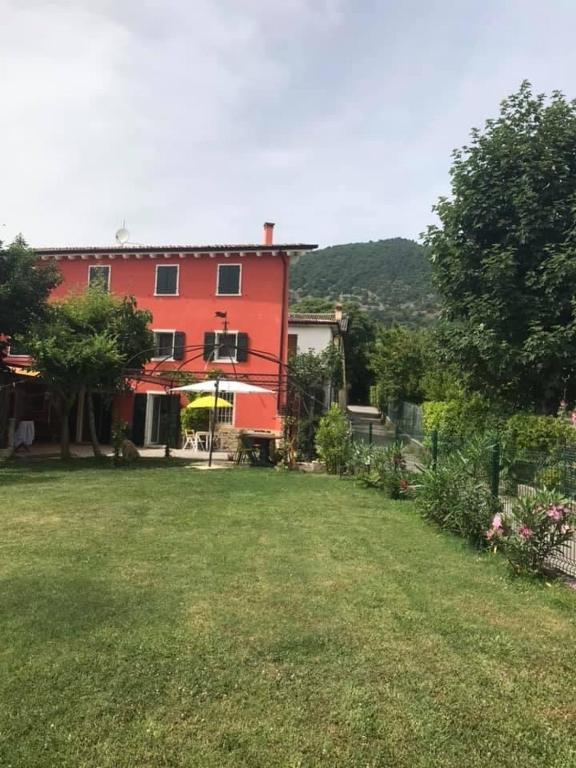 A garden outside Sweet home