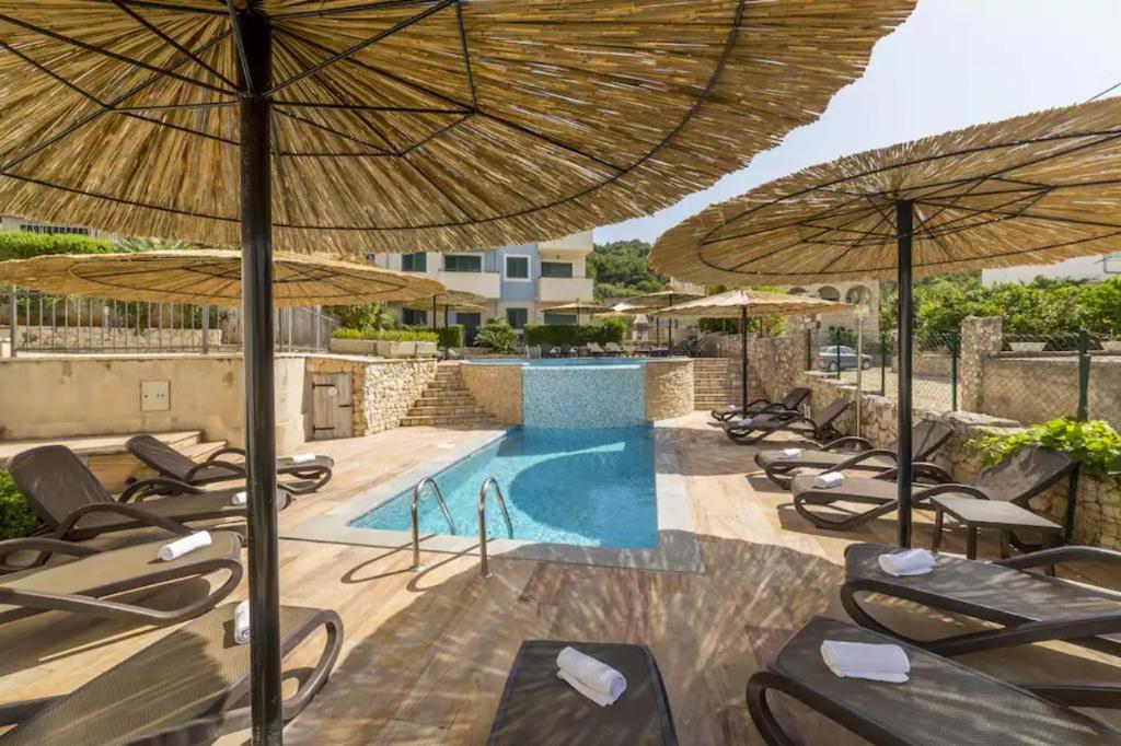 Bazén v ubytování SeaSight Apartment - Ciovo Island nebo v jeho okolí