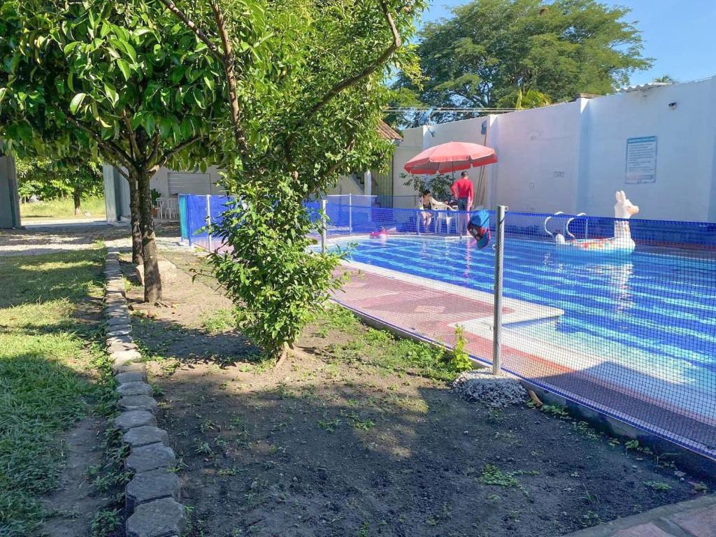 Bazén v ubytování Hotel Refugio Bike nebo v jeho okolí