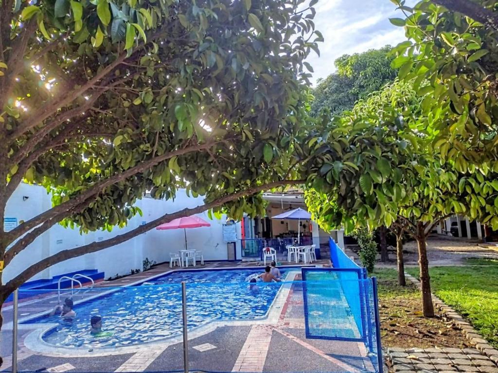 Bazén v ubytování Hotel Refugio Bike nebo v jeho okolí