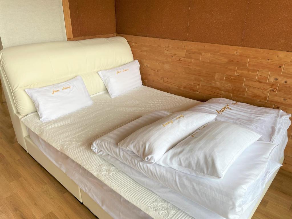 Postel nebo postele na pokoji v ubytování Gurye Junsung Resort