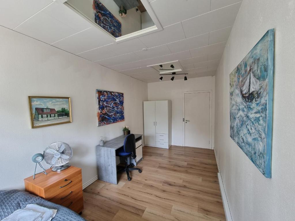 Posezení v ubytování Cozy Room in the heart of Rødby! 5km from Femern & Puttgarden!