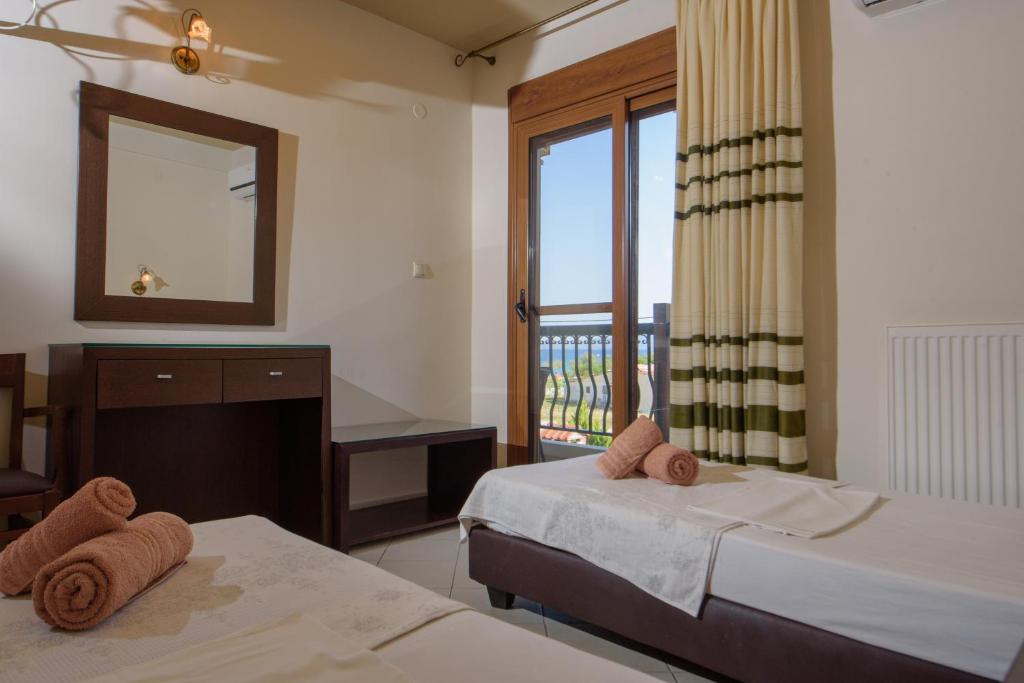 Postel nebo postele na pokoji v ubytování Hotel Alkionis